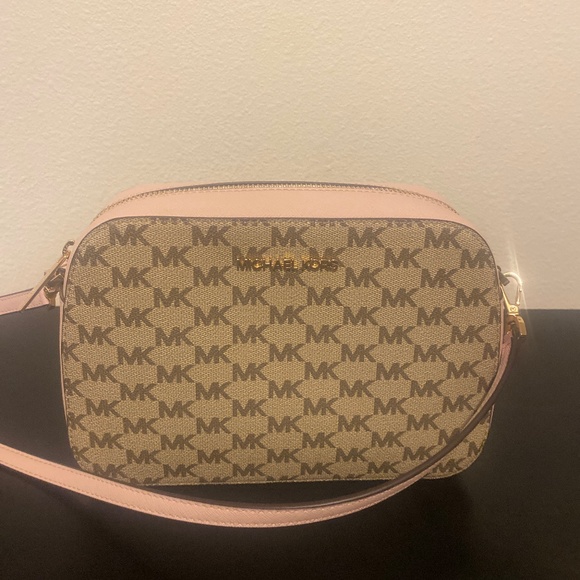 Michael Kors Handbags - Michael Kors Jet Set Crossbody Bag